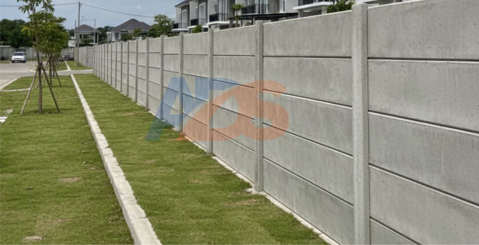 Jasa pemasangan pagar panel beton per meter di Bandung, profesional harga murah bersaing. Kualitas pagar panel beton ADS Precast standar SNI dengan mutu beton K250 untuk panel beton.